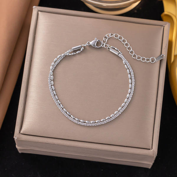 Lanche de aço transfronteiriço de Dongguan não cai de cor novo modelo japonês coreano acessório lanche mulher 18k ouro moda leve e luxuosa sensação de luxo