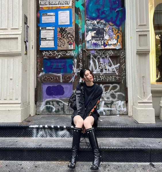 Capítulo 2026 Nova camisa feminina Paris Nova camisa de guarda-chuva T confortável com mangas curtas com mangas longas