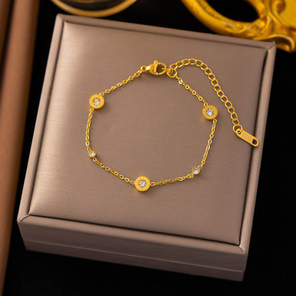 Lanche de aço transfronteiriço de Dongguan não cai de cor novo modelo japonês coreano acessório lanche mulher 18k ouro moda leve e luxuosa sensação de luxo