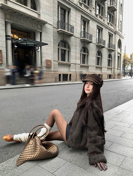Vestido de couro novo para o inverno, casaco de couro novo para a mulher.