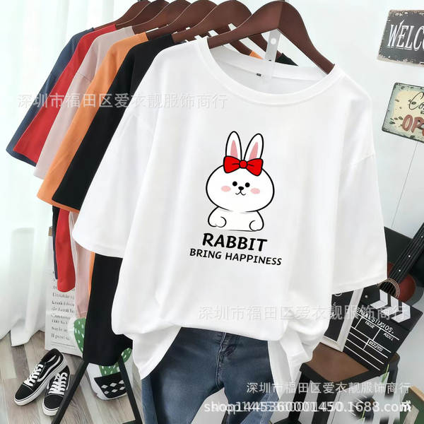 Camiseta feminina curta com estampa geométrica
