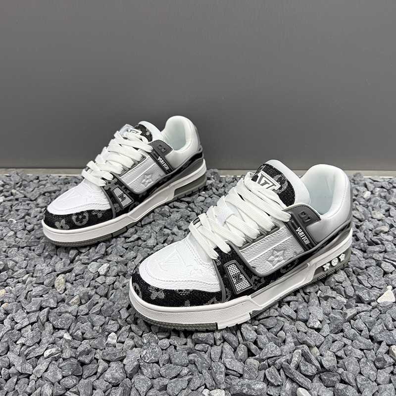 Sapatos masculinos de outono de 2025 novos sapatos de descanso suave com sapatos esportivos de grande porte de tendência permeável para casais