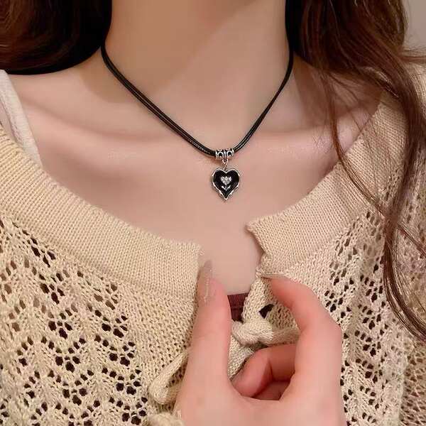 S925 Puro Prata Borboleta Colar Mulheres Pequenos Design Simples Delicioso doce e luxuoso Cadeia de cordão de serpente Sensor avançado