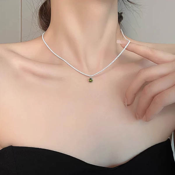 S925 Puro Prata Borboleta Colar Mulheres Pequenos Design Simples Delicioso doce e luxuoso Cadeia de cordão de serpente Sensor avançado