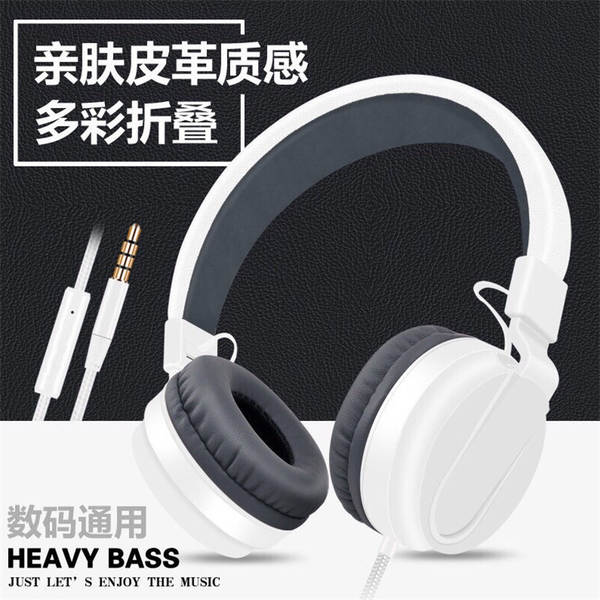 Wearing wired headphones com fones de ouvido elétricos
