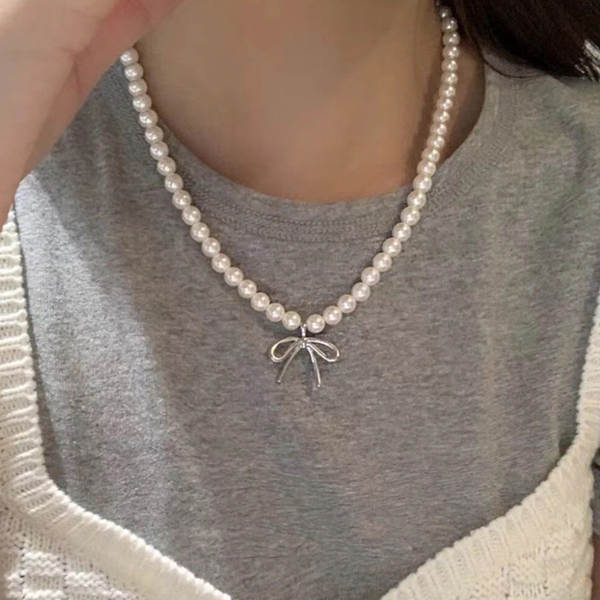S925 Puro Prata Borboleta Colar Mulheres Pequenos Design Simples Delicioso doce e luxuoso Cadeia de cordão de serpente Sensor avançado
