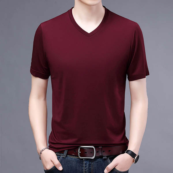Camiseta masculina curta V