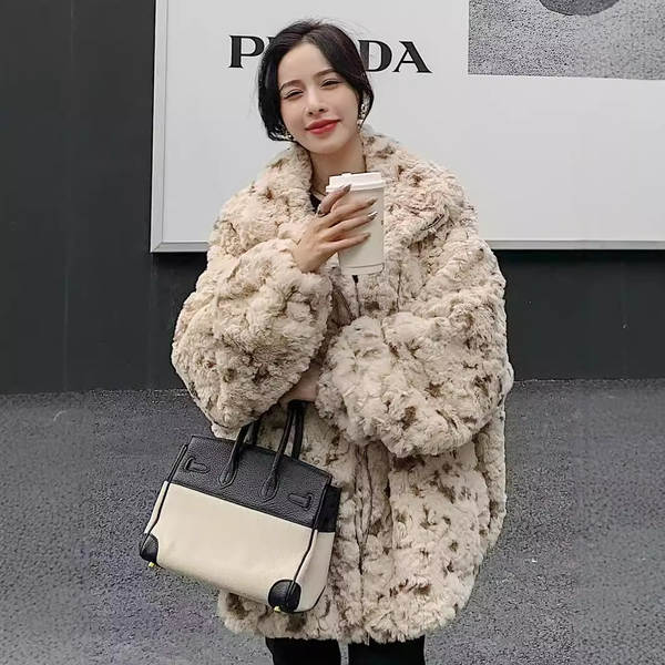 Nova camisa de casaco de pelúcia de outono e inverno para mulheres com pelúcia de pelúcia de verão