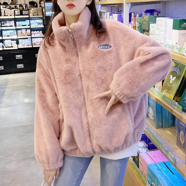 Casaco de Inverno Feminino com Capa de Coelho