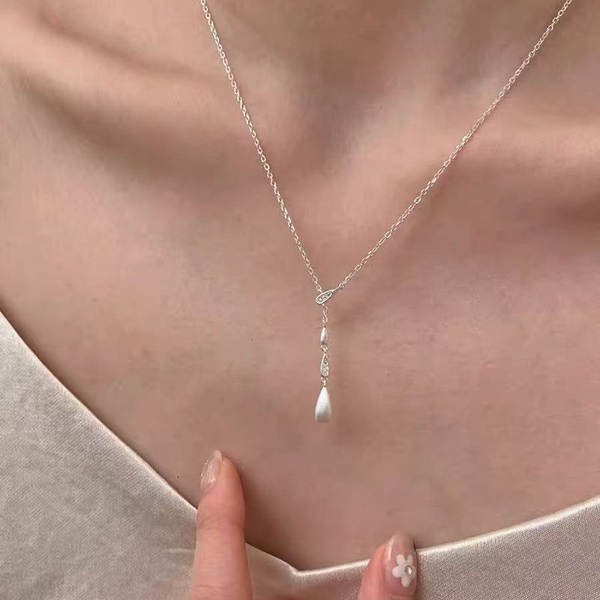 S925 Puro Prata Borboleta Colar Mulheres Pequenos Design Simples Delicioso doce e luxuoso Cadeia de cordão de serpente Sensor avançado
