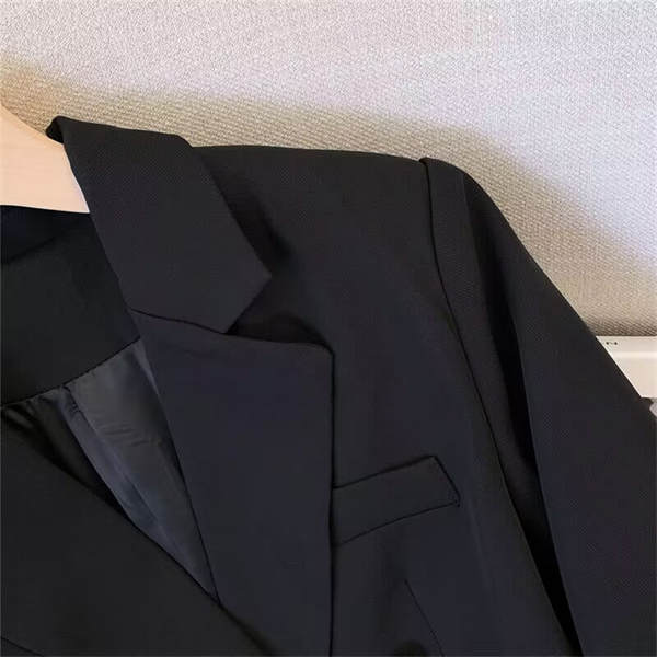 2026 Primavera Outono Nova capa de vestido Coréia Coréia Versão Direita Relaxada Relaxada Moda Humor Deslumbrante Pequeno Vestíbulo