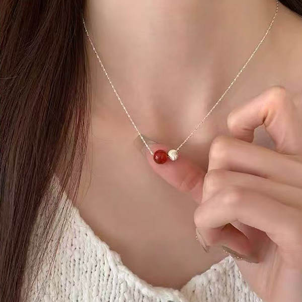 S925 Puro Prata Borboleta Colar Mulheres Pequenos Design Simples Delicioso doce e luxuoso Cadeia de cordão de serpente Sensor avançado