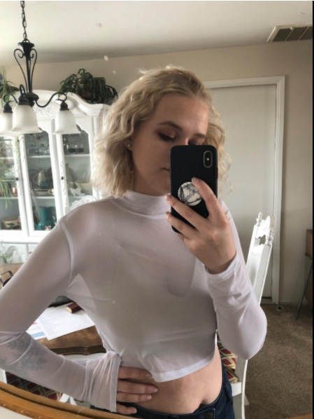 Camiseta feminina de malha transparente
