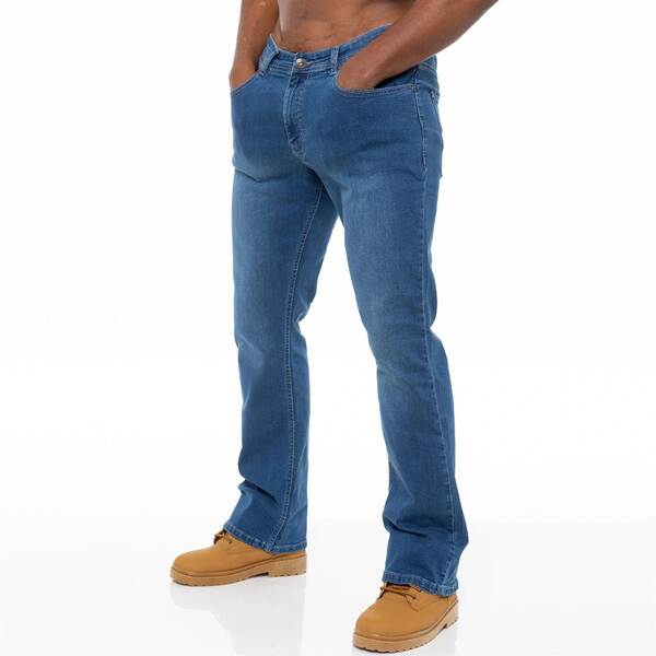 Jovens americanos com camisetas na cintura e pernas na cintura com camisetas na cintura