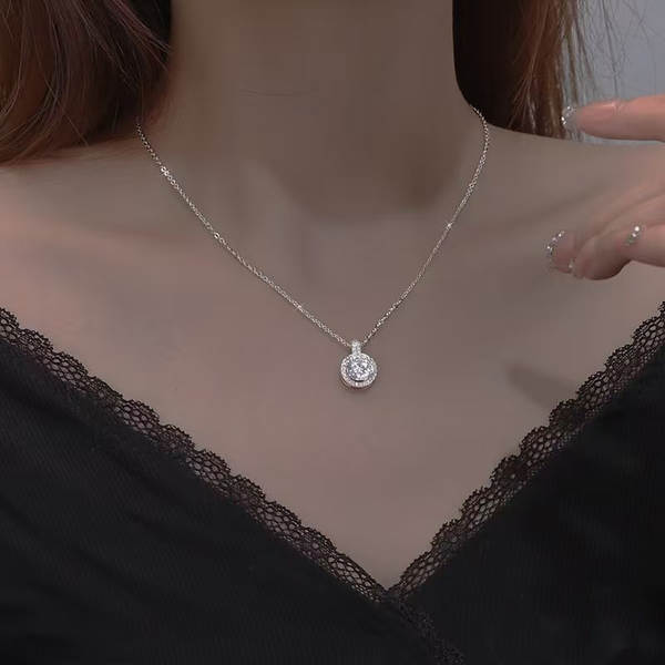 S925 Puro Prata Borboleta Colar Mulheres Pequenos Design Simples Delicioso doce e luxuoso Cadeia de cordão de serpente Sensor avançado