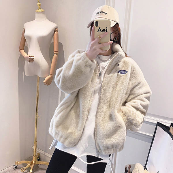 Casaco de Inverno Feminino com Capa de Coelho