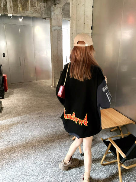 Capítulo 2026 Nova camisa feminina Paris Nova camisa de guarda-chuva T confortável com mangas curtas com mangas longas