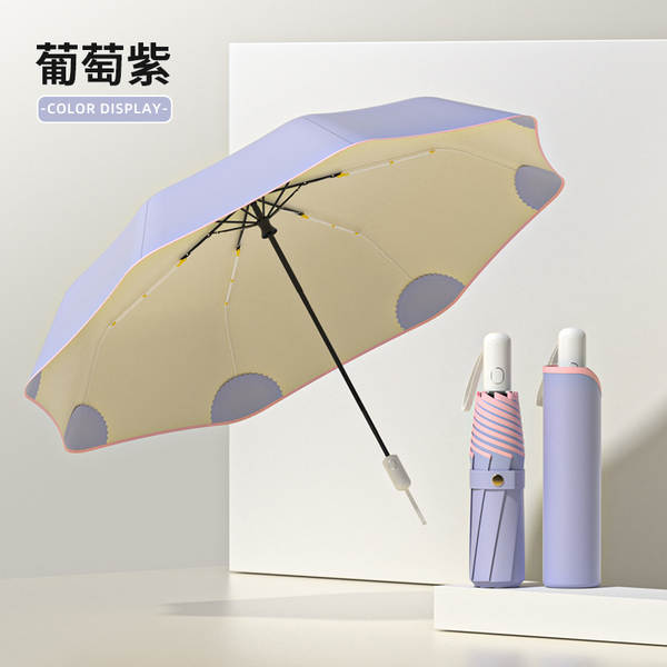 Um guarda-chuva automático masculino reforçado com chuva e chuva dois com um guarda-chuva feminino triplo e um guarda-chuva de sol dobrável