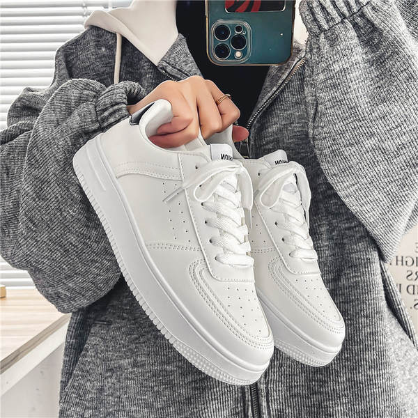 Sapatos brancos masculinos de verão para adolescentes de férias para homens 2023 novos sapatos para estudantes brancos puros
