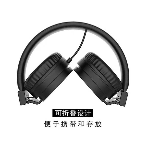 Wearing wired headphones com fones de ouvido elétricos