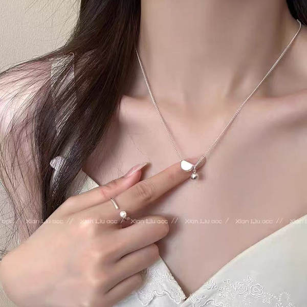 S925 Puro Prata Borboleta Colar Mulheres Pequenos Design Simples Delicioso doce e luxuoso Cadeia de cordão de serpente Sensor avançado