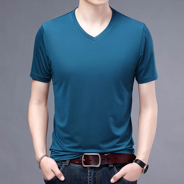 Camiseta masculina curta V