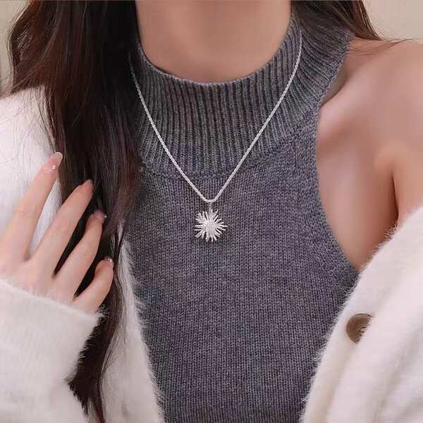 S925 Puro Prata Borboleta Colar Mulheres Pequenos Design Simples Delicioso doce e luxuoso Cadeia de cordão de serpente Sensor avançado