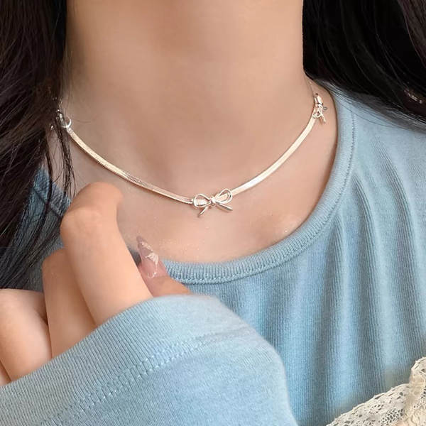S925 Puro Prata Borboleta Colar Mulheres Pequenos Design Simples Delicioso doce e luxuoso Cadeia de cordão de serpente Sensor avançado