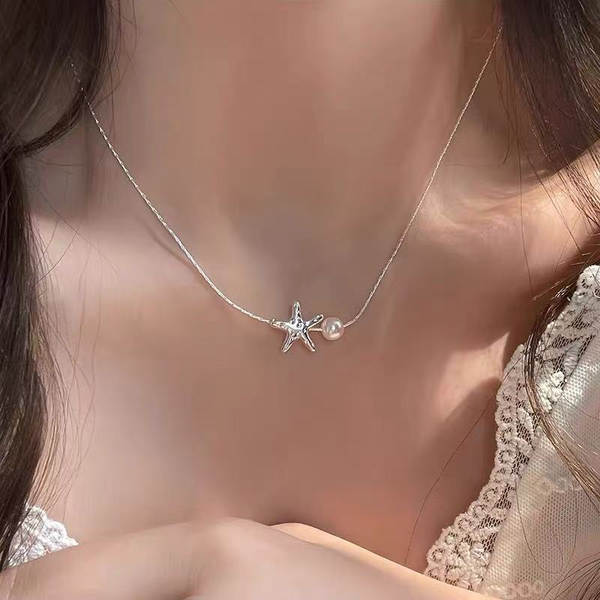 S925 Puro Prata Borboleta Colar Mulheres Pequenos Design Simples Delicioso doce e luxuoso Cadeia de cordão de serpente Sensor avançado