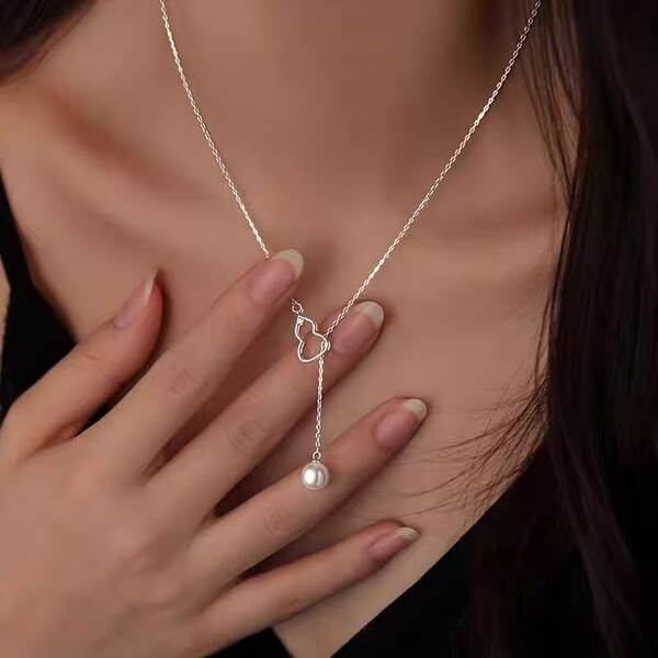 S925 Puro Prata Borboleta Colar Mulheres Pequenos Design Simples Delicioso doce e luxuoso Cadeia de cordão de serpente Sensor avançado