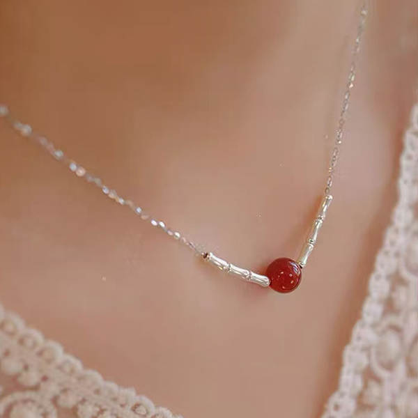 S925 Puro Prata Borboleta Colar Mulheres Pequenos Design Simples Delicioso doce e luxuoso Cadeia de cordão de serpente Sensor avançado